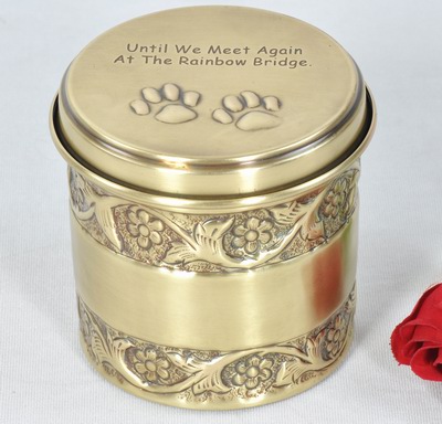 PET CREMATION PAW MARK URN
ITEM NO. 6828
MATERIAL:- IRON ROUND PET URN.
SIZE:- 12X10 CMS
CAPACITY:- 1.00 ML.
FINISH:- BRASS ANTIQUE ENGRAVED PAW MARK TWO BAND
PRICE:-
PACKING :- SINGLE BOX UNDER 36 PCS MASTER CARTON

Keywords: PET URN