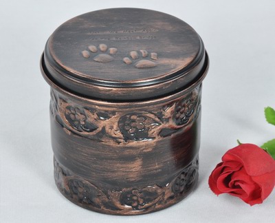 PET CREMATION PAW MARK URN
ITEM NO. 6830
MATERIAL:- IRON ROUND PET URN.
SIZE:- 12X10 CMS
CAPACITY:- 1.00 ML.
FINISH:- BLACK COPPER SHADED ENGRAVED PAW MARK. 
PRICE:-
PACKING :- SINGLE BOX UNDER 36 PCS MASTER CARTON

Keywords: PET URN