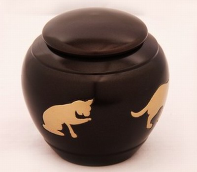 PET URN
ITEM NO. 7133
MATERIAL:- BRASS ODC PET URN.
SIZE:- 11X11 CMS.
CAPACITY:- 1.50 ML
FINISH:-  VIOLET ENGRAVED CAT.
PACKING :- SINGLE BOX UNDER 12 PCS MASTER CARTON
Keywords: ASHES FOR POT