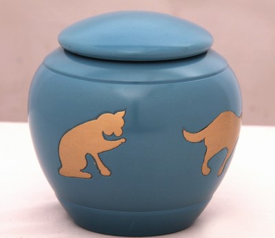 PET URN
ITEM NO. 7135
MATERIAL:- BRASS ODC PET URN.
SIZE:-  11X11 CMS.
CAPACITY:- 1.00 ML
FINISH:- BLUE ENGRAVED CAT
PACKING :- SINGLE BOX UNDER 12 PCS MASTER CARTON
Keywords: ASHES FOR POT