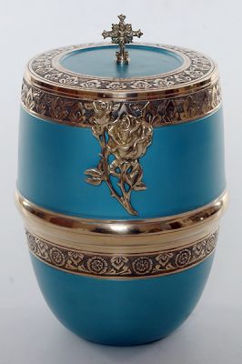 METAL CREMATION ADULT URN
ITEM NO. 6317
DESCRIPTION:- METAL CREMATON URN
SIZE:-25 CMS.
CAPACITY:-3.50 ML
FINISH:-  BLUE TWO ENGRAVE BAND
PRICE:-
PACKING:- SINGLE BOX STYRO FOAM UNDER 4 PCS MASTER CARTON
Keywords: RELIGIOUS URN