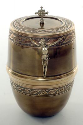 METAL CREMATION ADULT URN
ITEM NO. 6318
DESCRIPTION:- METAL CREMATION URN
SIZE:- 25 CM.
CAPACITY:- 3.50 ML
FINISH:-  BRASS ANTIQUE JESUS
PRICE:- 
PACKING:- SINGLE BOX STYRO FOAM UNDER 4 PCS MASTER CARTON.
Keywords: RELIGIOUS URN