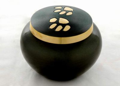 PET CREMATION PAW MARK URN
ITEM NO. 6532
MATERIAL:-  BRASS ODC
SIZE:- 10 CMS.
CAPACITY:-  0.600ML
FINISH:-  BLACK MAT BRASS PAW MARKS ENGRAVED.
PRICE:-
PACKING :- SINGLE BOX UNDER 16 PCS MASTER CARTON
Keywords: PET URN