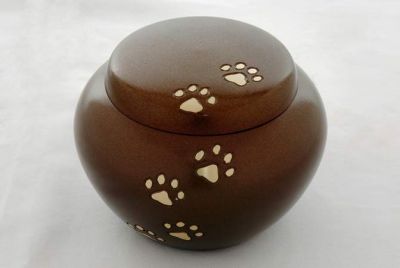 PET CREMATION PAW MARK URN
ITEM NO. 6533
MATERIAL:-  BRASS ODC
SIZE:- 10 CMS.
CAPACITY:-  0.600ML
FINISH:-  BROWN GLOSSY SILVER PAW MARKS ENGRAVED.
PRICE:-
PACKING :- SINGLE BOX UNDER 16 PCS MASTER CARTON
Keywords: PET URN