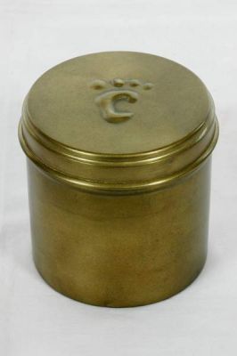 PET CREMATION PAW MARK URN
ITEM NO. 6540/B
MATERIAL:- IRON ROUND PET URN.
SIZE:- 8 CMS.
CAPACITY:-  ML
FINISH:- BRASS FINISH SINGLE PAW MARK ON TOP LID.
PRICE:-
PACKING :- SINGLE BOX UNDER 36 PCS MASTER CARTON
Keywords: PET URN