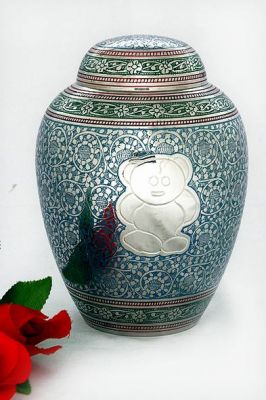 TEEDY BEAR PET URN
ITEM NO. 6627
MATERIAL:- BRASS DOM TOP PET URN.
SIZE:- 18X14 CMS.
CAPACITY:- 2.50 ML
FINISH:- GREEN SILVER ENGRAVED TEDDY BEAR.
PRICE:-
PACKING :- SINGLE BOX UNDER 8 PCS MASTER CARTON

Keywords: PET URN