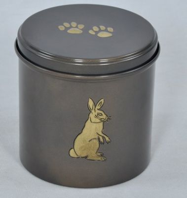 PET CREMATION PAW MARK URN
ITEM NO. 6820
MATERIAL:- IRON PET URN.
SIZE:- 16X14 CMS
CAPACITY:- 1.75 ML.
FINISH:- BLACK METALIC GOLDEN PAW MARK & RABBIT.
PRICE:-
PACKING :- SINGLE BOX UNDER 36 PCS MASTER CARTON

Keywords: PET URN