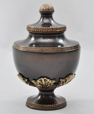PET URN
ITEM NO. 6912
MATERIAL:- BRASS CLASSIC 
SIZE:- 20 CMS.
CAPACITY:- 2.50 ML
FINISH:- OILY BRONZE BRASS ENGRAVED.
PACKING :- SINGLE BOX UNDER 4 PCS MASTER CARTON
Keywords: FUNERAL URN