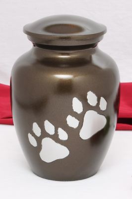 ALMINIUM PET URN
ITEM NO. 7042
DESCRIPTION:-  ALUMINIUM CREMATION PET URN
SIZE:- 15 CM.
CAPACITY:-  1.50  ML
FINISH:-  METALIC GRAY TWO ENGRAVED PAW MARK.
PRICE:- 
PACKING:- SINGLE BOX STYRO FOAM UNDER 12 PCS MASTER CARTON.
Keywords: ASHES FOR POT