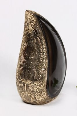 METAL CREMATION URN
ITEM NO. 7100
DESCRIPTION:- METAL CREMATION URN
SIZE:- 25 CM.
CAPACITY:- 3.50 ML
FINISH:-  TEAR DROP ENGRAVED BRASS.
PRICE:- 
PACKING:- SINGLE BOX STYRO FOAM UNDER 4 PCS MASTER CARTON.

Keywords: ASHES FOR POT