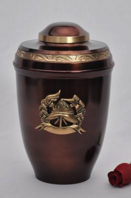 METAL CREMATION URN
ITEM NO. 7140
DESCRIPTION:-  BRASS EUROPEON URN.
SIZE:- 30 CMS.  
CAPACITY:- 3.50 ML.
FINISH:-  COPPER ANTIQUE BRASS BAND & FIRE MAN DECORATION.
PRICE:-
PACKING:- SINGLE BOX STYRO FOAM UNDER 4 PCS MASTER CARTON.
Keywords: EUROPEON URN