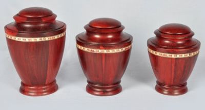 WOOD PET URN
ITEM NO. 7143
DESCRIPTION:-  CLASSIC PET URN
SIZE:- 16X14 CM, 18X14 CM, 16X12 CM. 
CAPACITY:- 3.00 ML, 2.00 ML, 1.50 ML. 
FINISH:- ROSE WOOD FINISH WITH IVORY DESIGN BAND.
PRICE:-
PACKING:- SINGLE BOX STYRO FOAM UNDER SET OF 4 MASTER CARTON
Keywords: FUNERAL URN