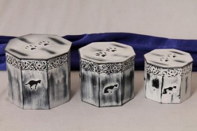 PET CREMATION PAW MARK URN
ITEM NO. 7164
MATERIAL:- IRON SIX SIDE PET URN.
SIZE:- 14X12 CMS, 12X10 CMS, 10X9 CMS.
CAPACITY:- 1.75 ML, 1.00 ML, .0700 ML
FINISH:- WHITE WASH FINISH ENGRAVED PAW MARK.
PACKING :- SINGLE BOX UNDER SET OF 3 MASTER CARTON.
Keywords: PET URN