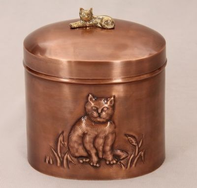 IRON PET CHEAP URN
ITEM NO. 7166
MATERIAL:- IRON OVAL PET URN.
SIZE:- 16X16 CMS.
CAPACITY:-  1.500 ML.
FINISH:-  COPPER ANTIQUE ENGRAVED SITTING CAT & BRASS CAT RESSTING AT THE TOP OF LID.
PACKING :- SINGLE BOX UNDER 12 PCS 7 LAYER CORRUGATED MASTER CARTON.
Keywords: PET URN