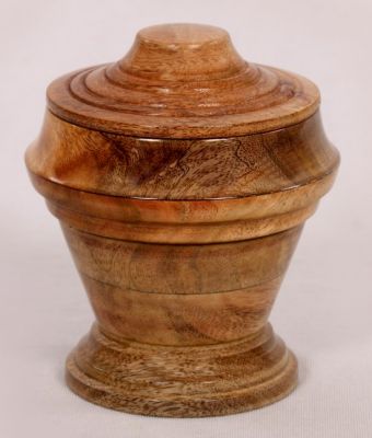 WOOD PET URN
ITEM NO. 7170
DESCRIPTION:-  WOOD PET URN
SIZE:- 16X12 CM.
CAPACITY:- 0.500 ML
FINISH:-  NATURE WOOD FINISH.
PRICE:-
PACKING:- SINGLE BOX STYRO FOAM UNDER 24 PCS OF MASTER CARTON
Keywords: FUNERAL URN