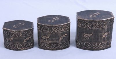 PET CREMATION PAW MARK URN
ITEM NO. 7177
MATERIAL:- IRON OVAL PET URN.
SIZE:- 16X16 CMS, 13X11 CMS, 10X13 CMS.
CAPACITY:- 1.75 ML, 1.25 ML, 1.00 ML. 
FINISH:-  BRASS ANTIQUE ENGRAVED PAW MARK TOP LID.
PRICE:-
PACKING :- SINGLE BOX UNDER SET OF 3 IN MASTER CARTON.
Keywords: PET URN