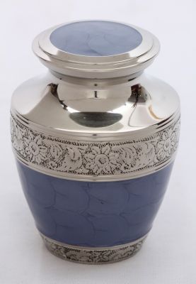 PET URN
ITEM NO. 7211
MATERIAL:- BRASS CLASSIC PET URN.
SIZE:-  14 CMS.
CAPACITY:- 1.50 ML
FINISH:- BLUE NICKLE ENGRAVED 
PACKING :- SINGLE BOX UNDER 12 PCS MASTER CARTON
Keywords: ASHES FOR POT