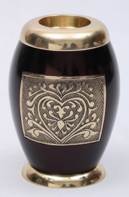 PET URN
ITEM NO. 7231
MATERIAL:- BRASS CANDLE URN.
SIZE:-  15X9 CMS.
CAPACITY:- 1.50 ML
FINISH:- BLACK ENGRAVED BRASS
PACKING :- SINGLE BOX UNDER 12 PCS MASTER CARTON
Keywords: ASHES FOR POT